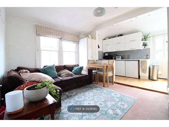 3 Bedroom Flat To Rent In Aristotle Road, London, SW4