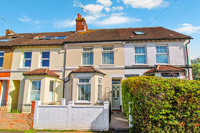 3 Bedroom Terraced House For Sale In Park Road, Aldershot, Hampshire, GU11