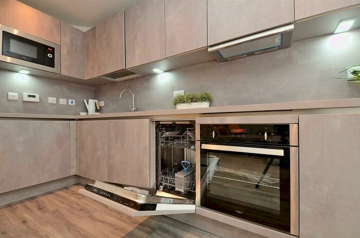 2 Bedroom Apartment To Rent In Apt Gordon Road, Sharrow Vale, Sheffield, S11