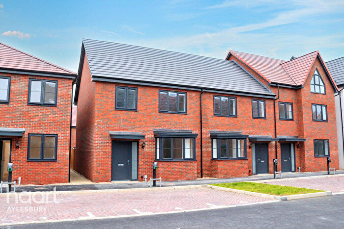 3 Bedroom Terraced House For Sale In Eighth Avenue, Aylesbury, HP19