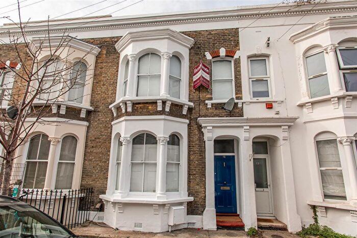 3 Bedroom Property For Sale In Mossford Street, Mile End, E3