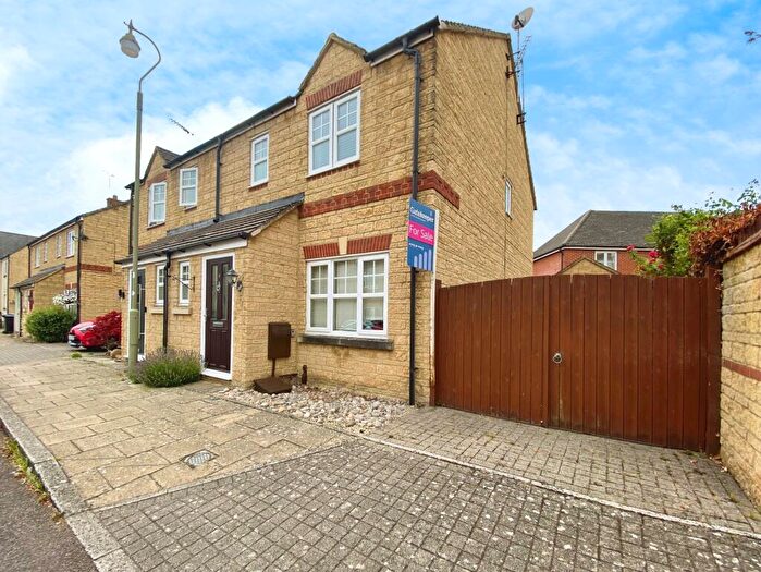3 Bedroom Semi-Detached House For Sale In Woodley Green, Witney, Oxfordshire, OX28