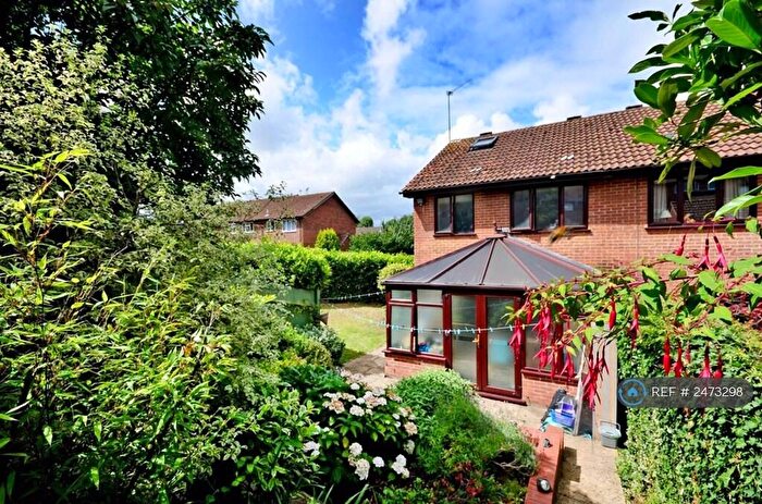 4 Bedroom Terraced House To Rent In Foxglove Gardens, Guildford, GU4