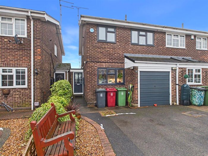 3 Bedroom Semi Detached House For Sale In Grange Avenue, Dronfield Woodhouse, Dronfield, S18