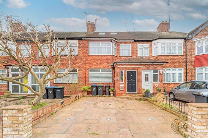 4 Bedroom House For Sale In Durants Park Avenue, Enfield, EN3