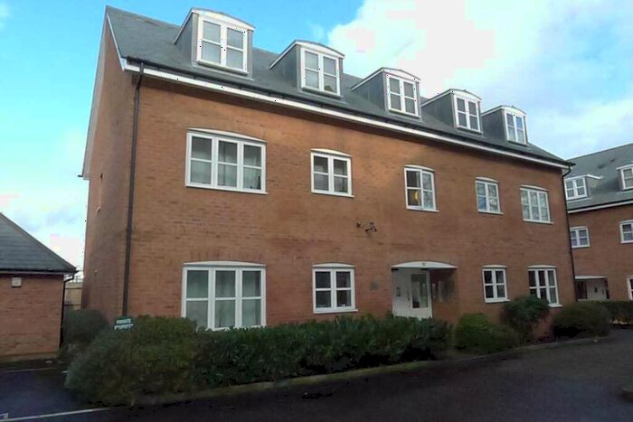 2 Bedroom Flat To Rent In Burton Court, Constable Close, Friern Barnet, N11