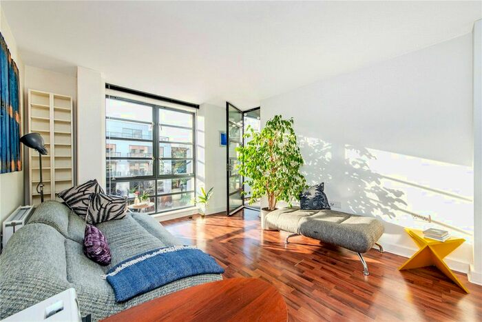 2 Bedroom Flat To Rent In De Beauvoir Crescent, London, N1