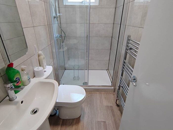 3 Bedroom Flat To Rent In Holland Road, Kensal Green London, NW10