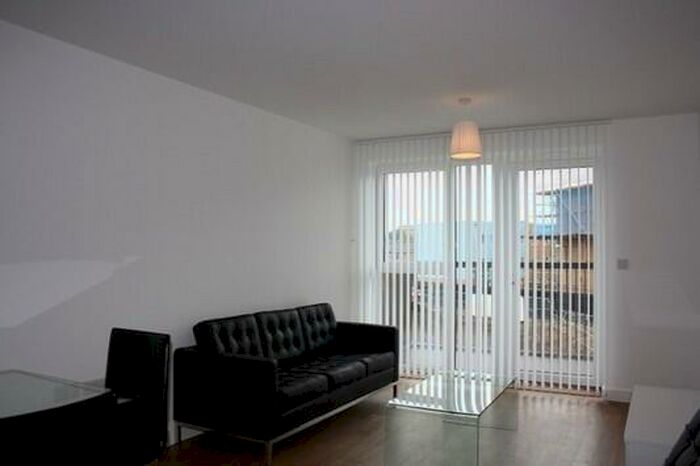 2 Bedroom Apartment To Rent In New South Quarter, Royal Crescent, Croydon, CR0