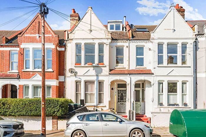 2 Bedroom Flat To Rent In Norfolk House Road, Streatham Hill, London, SW16