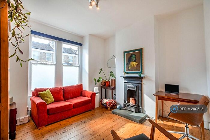 1 Bedroom Flat To Rent In Nutcroft Road, London, SE15