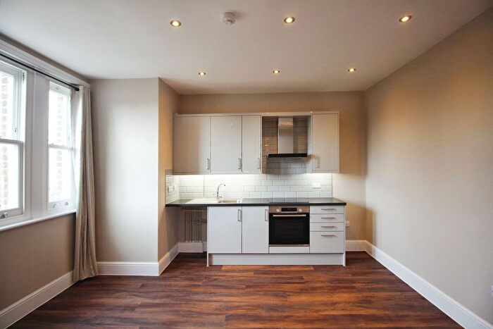 1 Bedroom Flat To Rent In Silver Street, Enfield, EN1