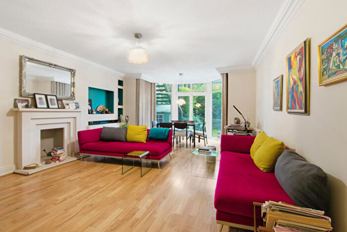 3 Bedroom Flat To Rent In Belsize Park Gardens, Belsize Park, NW3