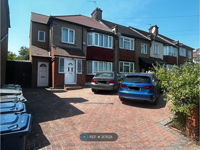 2 Bedroom Flat To Rent In Oakleigh Road North, London, N20