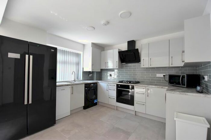 5 Bedroom End Of Terrace House To Rent In Cadnam Close, Birmingham, B17