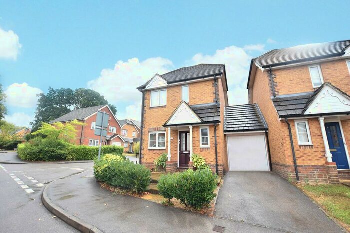 2 Bedroom Link Detached House To Rent In Lyon Oaks, Quelm Park, Warfield, Berkshire, RG42