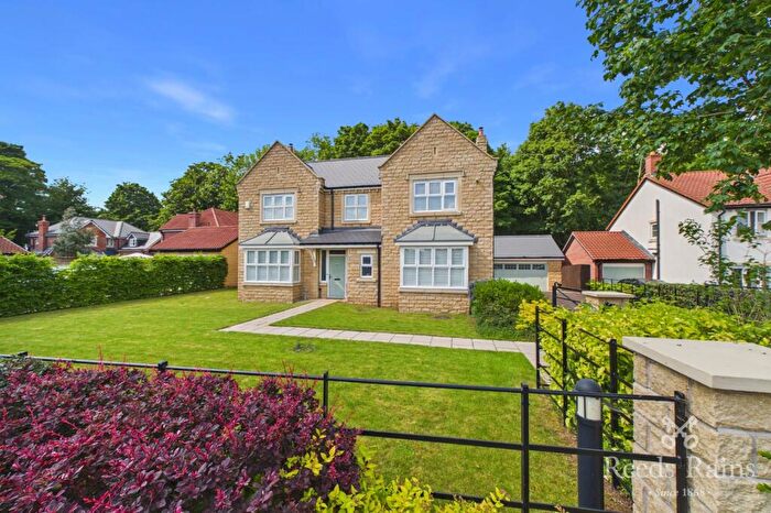 5 Bedroom Semi-Detached House For Sale In Century Way, Clowne, Chesterfield, Derbyshire, S43