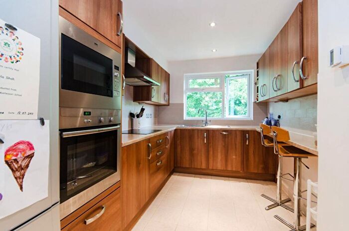 2 Bedroom Flat To Rent In Cornwall Road, Hatch End, Pinner, HA5
