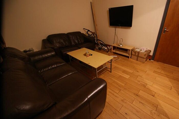 4 Bedroom Terraced House To Rent In Victoria Road, Hyde Park, Leeds, LS6