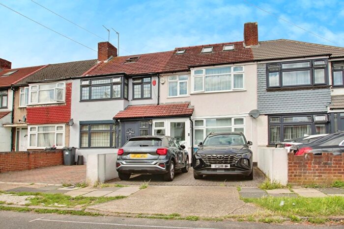 5 Bedroom Terraced House To Rent In Hadley Gardens, Southall, UB2