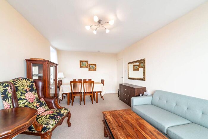 2 Bedroom Flat To Rent In Fellows Road, Belsize Park, London, NW3