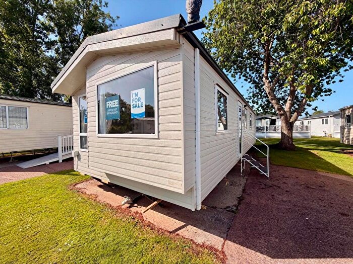 2 Bedroom Mobile/park Home For Sale In Warren Road, Dawlish Warren, Dawlish, EX7