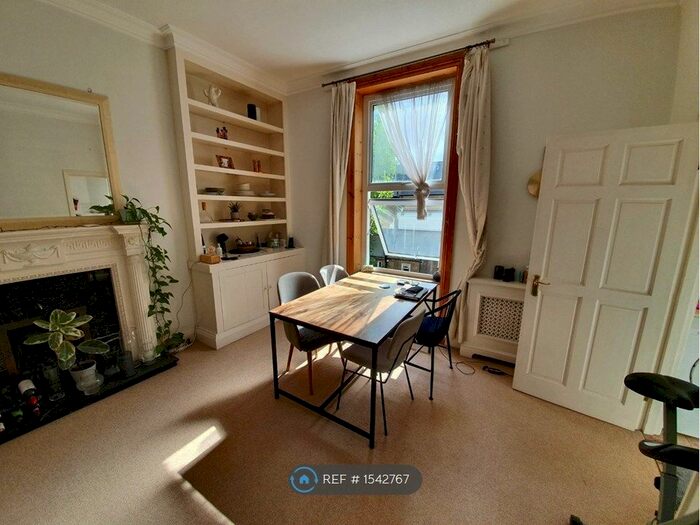 2 Bedroom Flat To Rent In Addison Gardens, London, W14