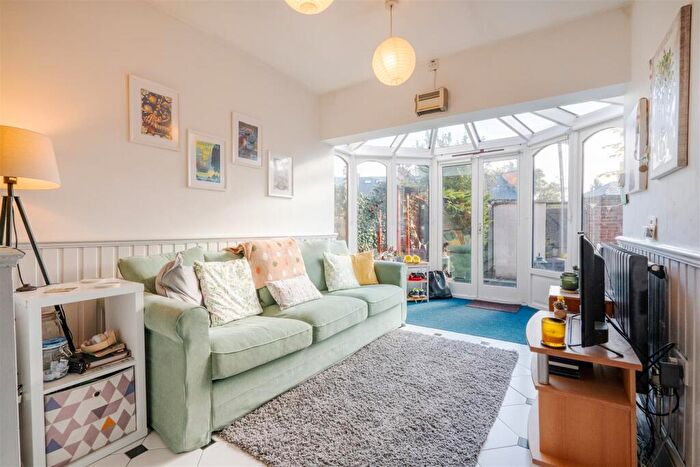1 Bedroom Flat To Rent In A Glossop Road, Broomhill, Sheffield, S10