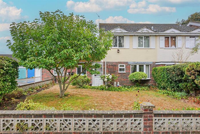 3 Bedroom End Of Terrace House For Sale In Observatory Close, Benson, OX10