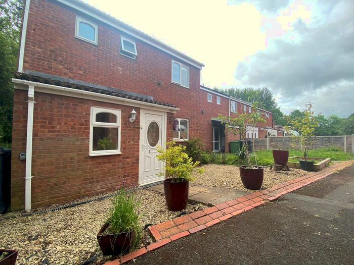3 Bedroom House To Rent In Loxley Close, Redditch, B98