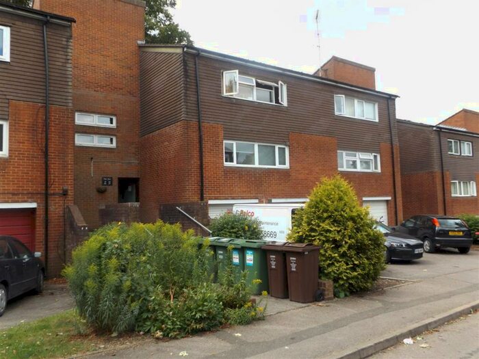 2 Bedroom Apartment To Rent In Hickling Way, Harpenden, AL5