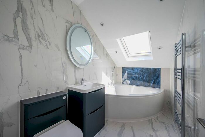 3 Bedroom Flat To Rent In Haydons Road, Wimbledon, London, SW19