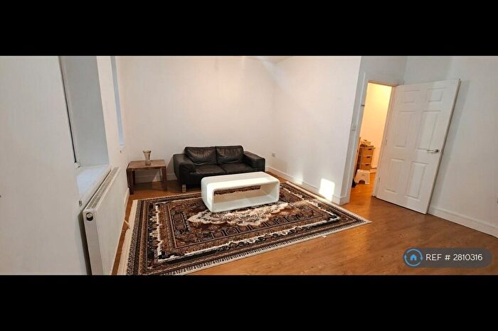 2 Bedroom Flat To Rent In High St, Slough, SL1