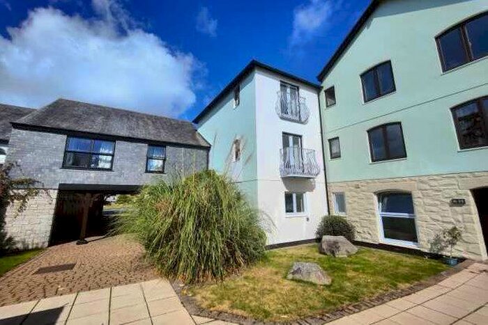 2 Bedroom Flat To Rent In Tregenna Court, Falmouth, TR11