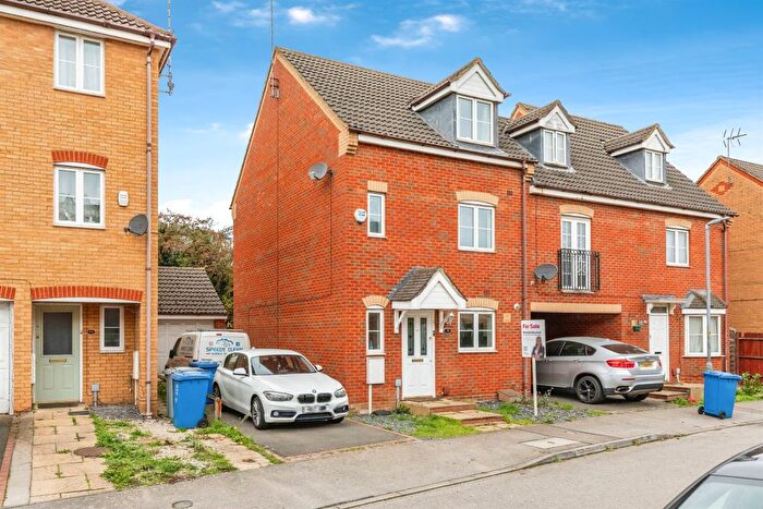 3 Bedroom Semi Detached House For Sale In Tailby Avenue, Kettering, NN16