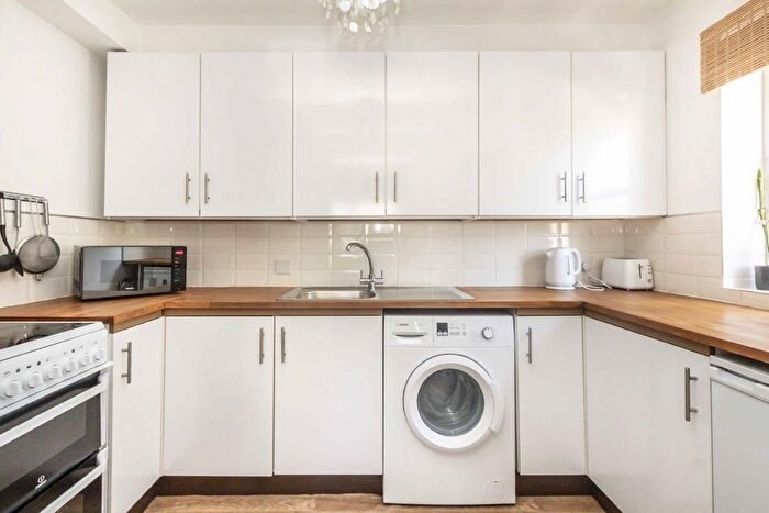 1 Bedroom Flat To Rent In Lewin Road, London, SW16