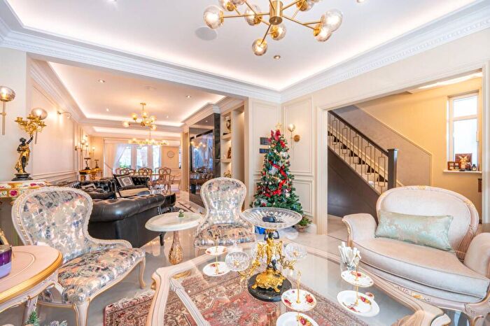 4 Bedroom Semi Detached House For Sale In Church Lane, Kingsbury, London, NW9