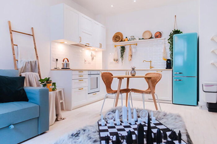 1 Bedroom Flat For Sale In Fire Fly Avenue, Swindon, SN2