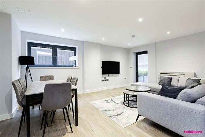 3 Bedroom Flat To Rent In The Hyde, Hendon, NW9