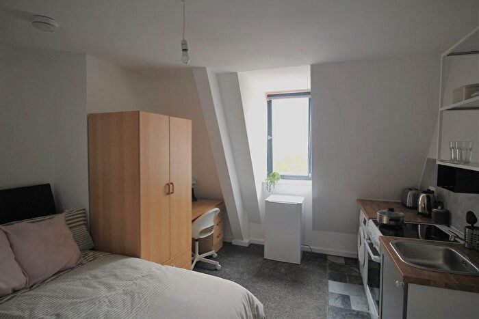 1 Bedroom Studio To Rent In Flat B, - Clarendon Road, LS2