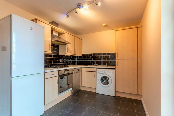 2 Bedroom Flat To Rent In Kingsknowe Park Edinburgh, EH14