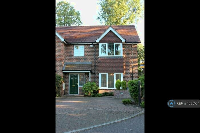 3 Bedroom Semi-Detached House To Rent In Bridgelands Close, Beckenham, BR3