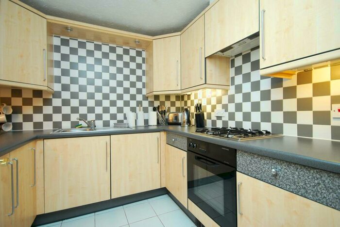 2 Bedroom Flat To Rent In Verwood Lodge, Isle Of Dogs, London, E14