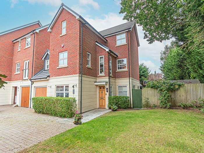 4 Bedroom Town House To Rent In Rufford Gate, Bracknell, RG12