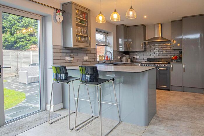 5 Bedroom Detached House For Sale In French Drive, Kettering, NN15
