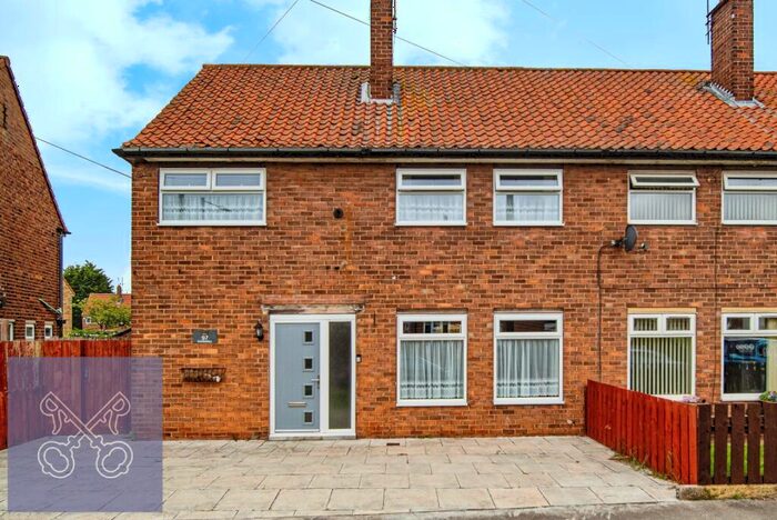 4 Bedroom Semi-Detached House For Sale In Dodswell Grove, Hull, East Yorkshire, HU9