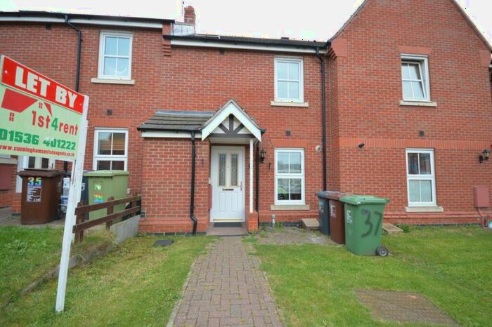 3 Bedroom Semi-Detached House To Rent In Farnborough Close, NN18