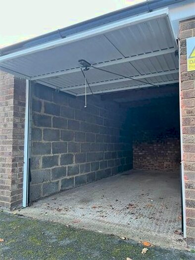 Parking/garage To Rent In Garage To Rent - Montague Road, Wimbledon, London, SW19