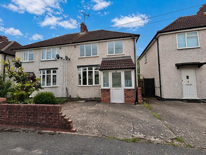 3 Bedroom Semi Detached House For Sale In York Avenue, Hayes, UB3