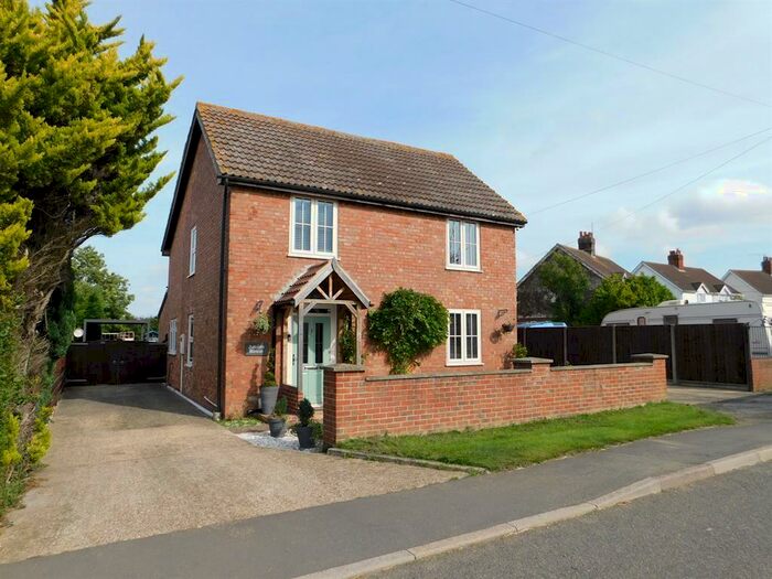 4 Bedroom Detached House For Sale In Station Road, Firsby, Spilsby, PE23